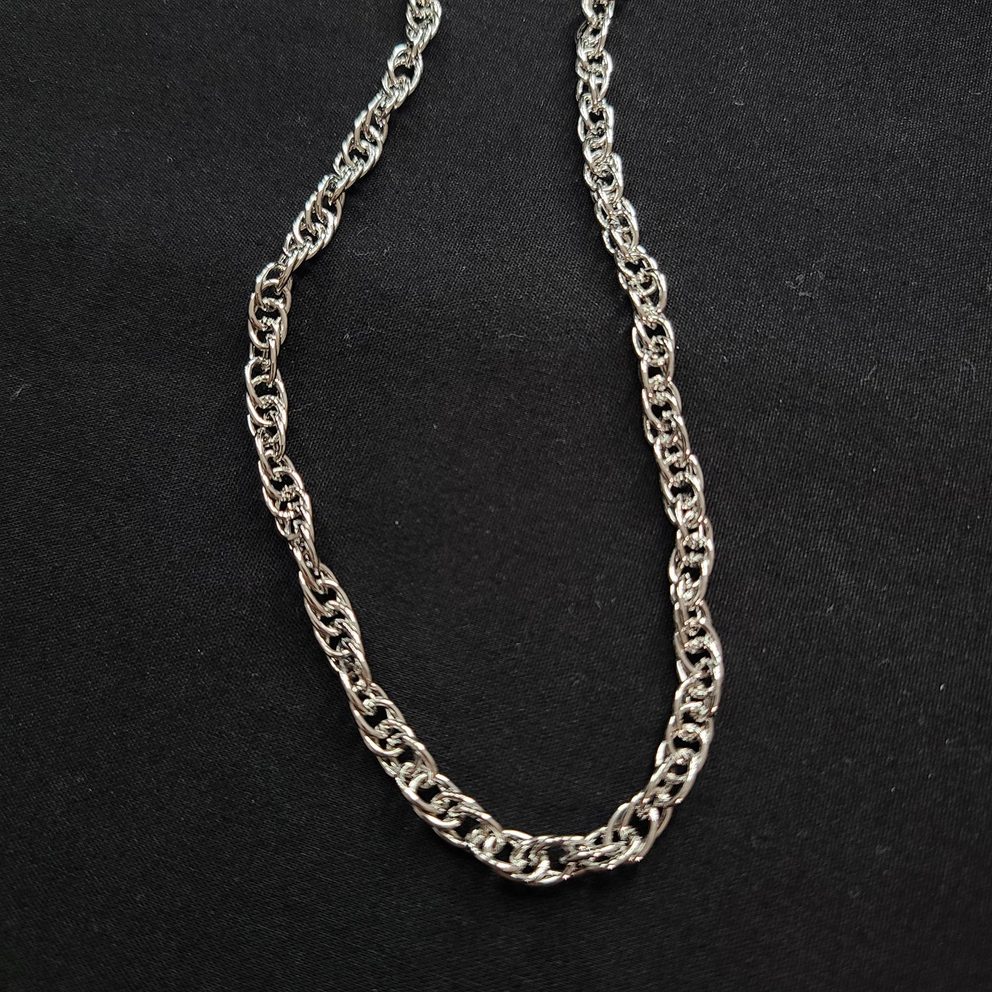 Twisted Chain Necklace